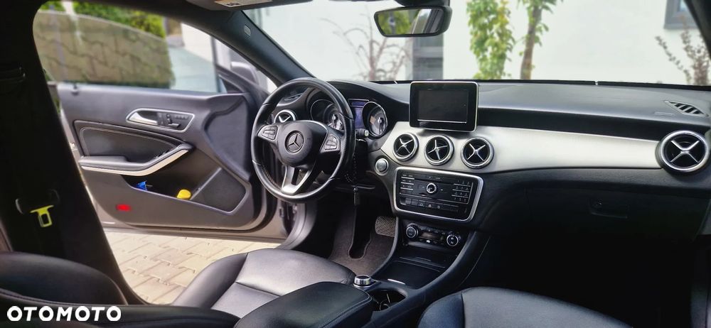 Mercedes-Benz CLA 250 7G-DCT - 9