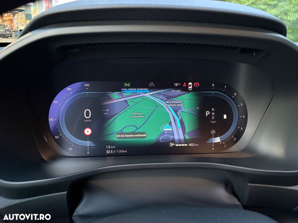 Volvo XC 40 B4 AT8 AWD Mild Hybrid R-Design - 35