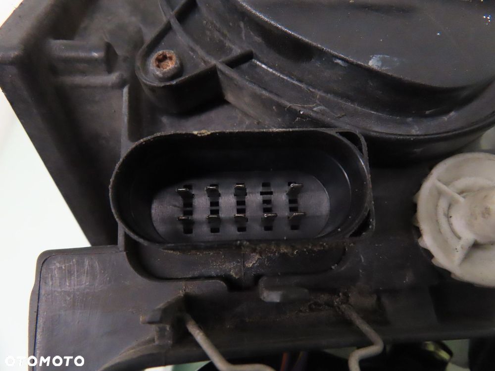 LAMPA PRAWA PRZEDNIA SEAT IBIZA III XENON 89035113 - 2