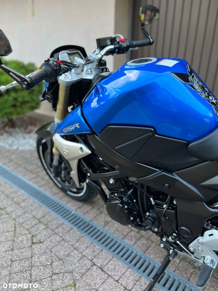 Suzuki GSR - 22