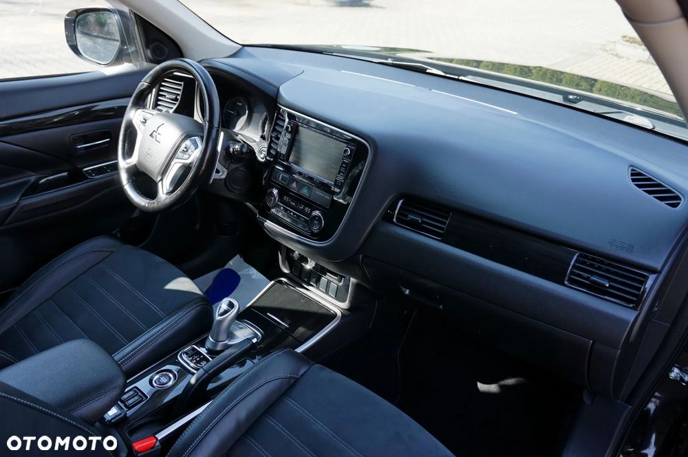 Mitsubishi Outlander 2.0 4WD Plus - 27