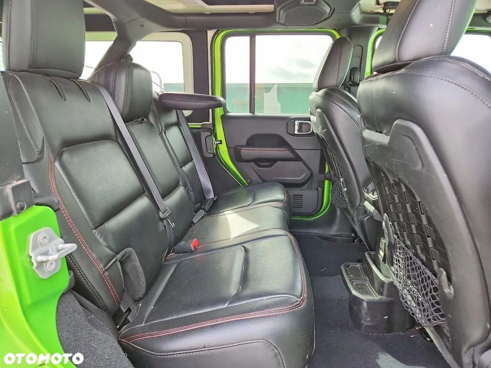 Jeep Wrangler - 12