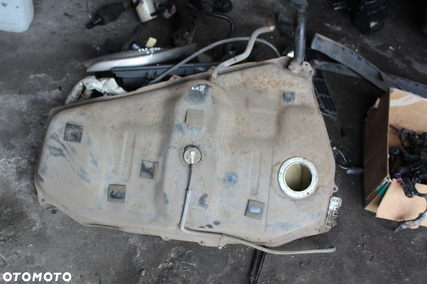 ZBIORNIK BAK PALIWA TOYOTA COROLLA VERSO II 1.6 1.8 - 6