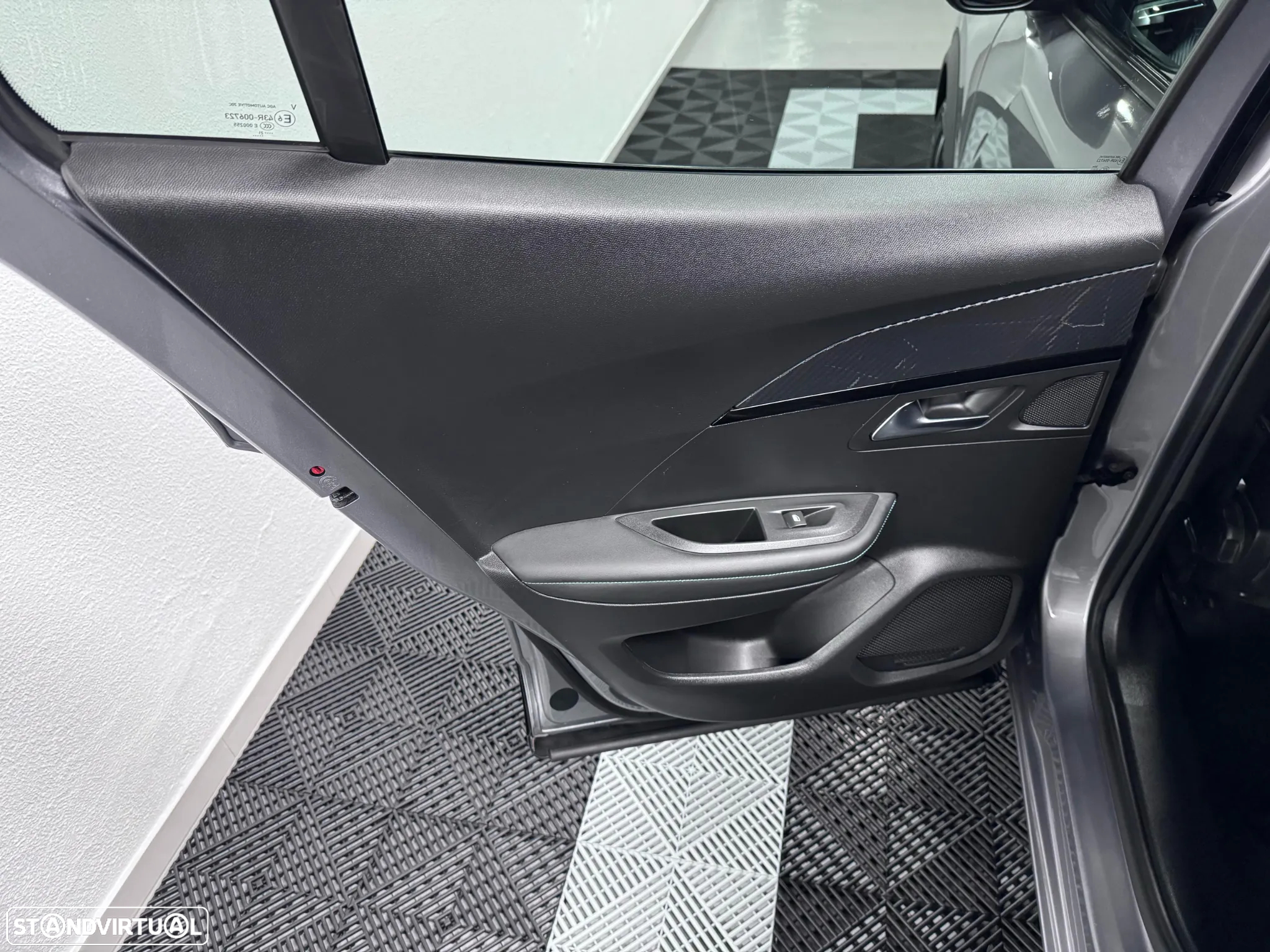 Peugeot 2008 PureTech 100 Allure - 17