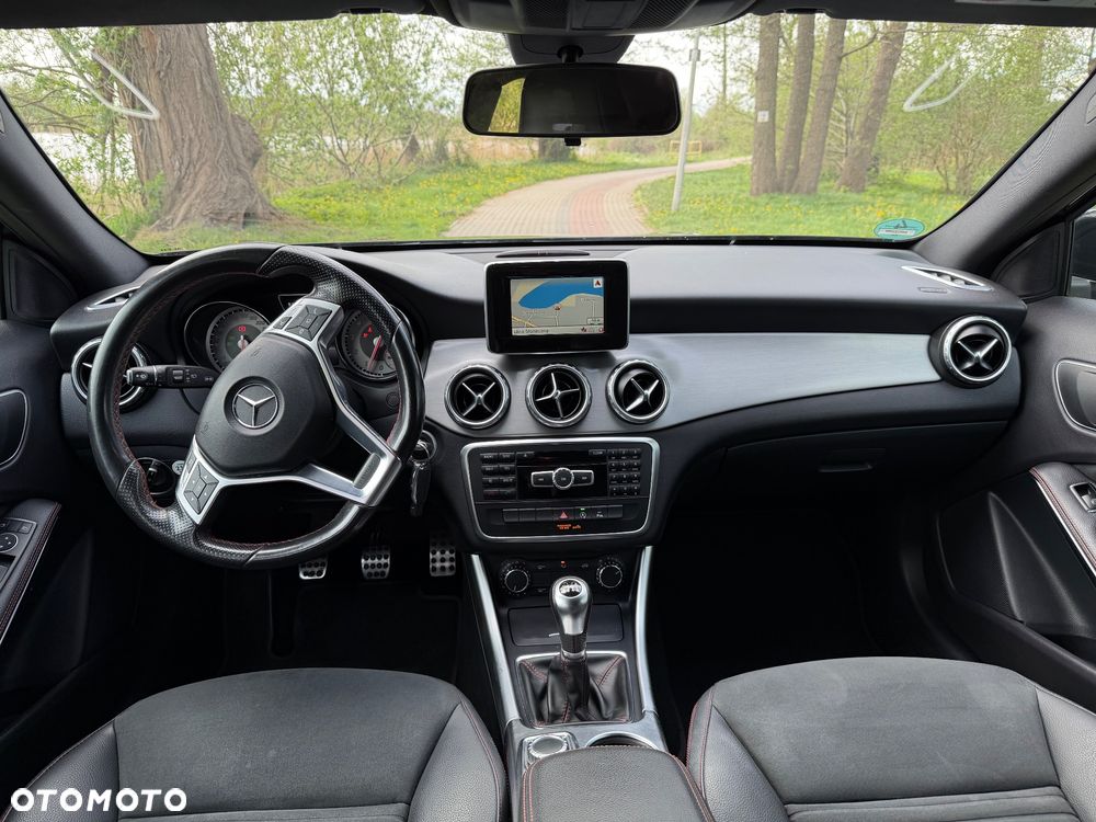 Mercedes-Benz GLA 200 AMG Line - 15