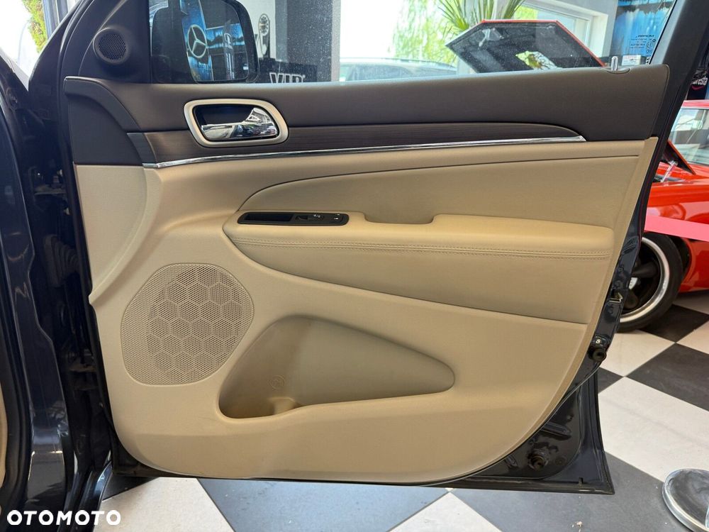 Jeep Grand Cherokee - 17