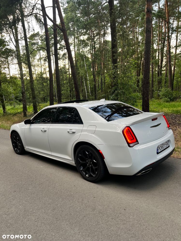 Chrysler 300s - 17