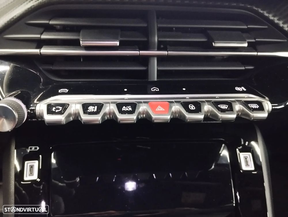 Peugeot 2008 1.2 Hybrid Allure e-DCS6 - 36