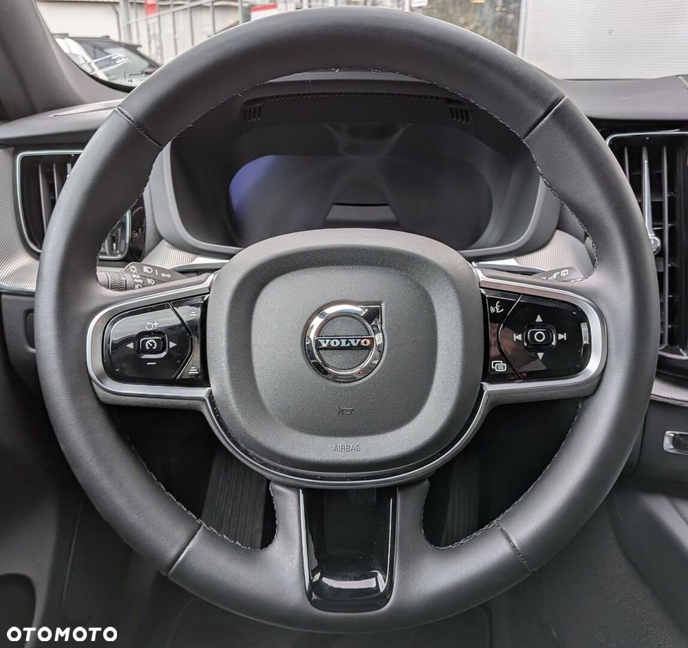 Volvo XC 60 B4 D AWD Ultimate Dark - 36