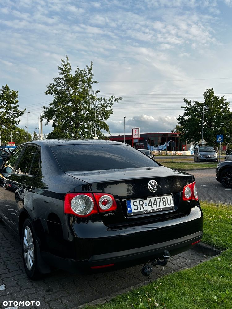 Volkswagen Jetta 1.6 TDI DPF Comfortline - 4