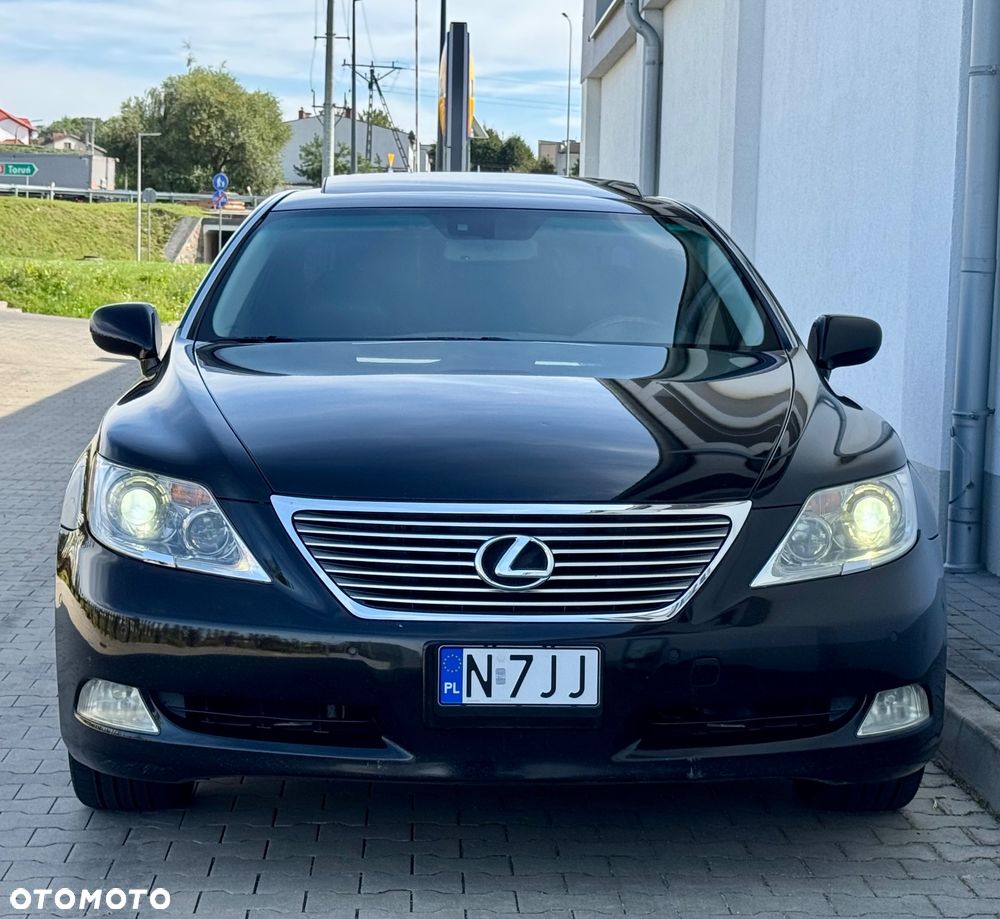 Lexus LS - 12