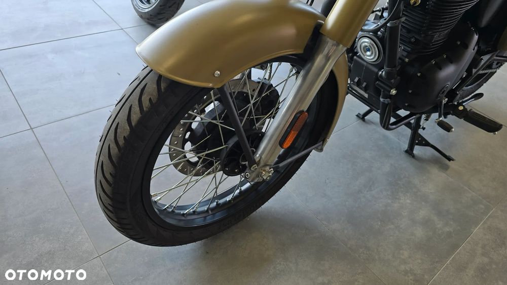 Royal Enfield Classic - 25