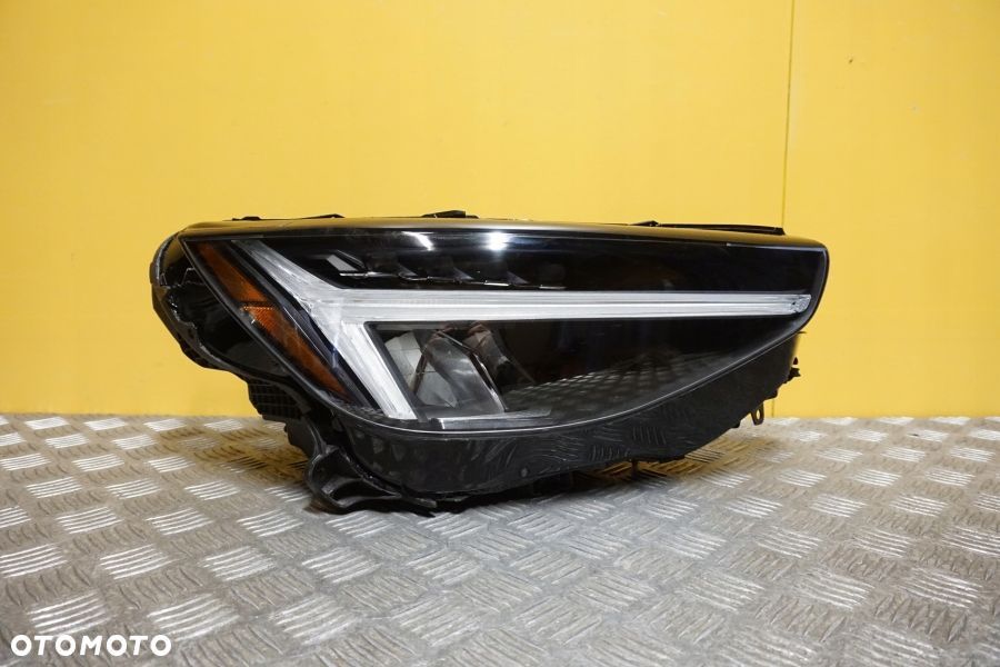 VOLVO C40 XC40 LIFT 2022 2023 - REFLEKTOR LAMPA FULL LED PRAWA USA - 1