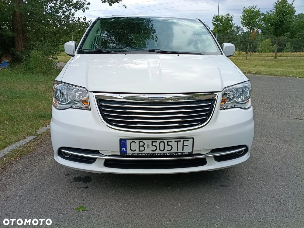 Chrysler Town & Country - 1