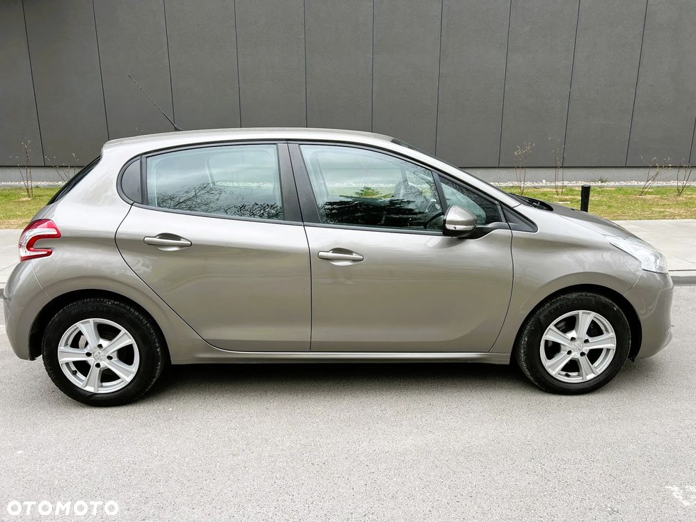 Peugeot 208 - 29