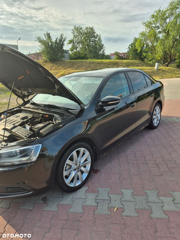 Volkswagen Jetta 1.6 TDI Trendline - 11