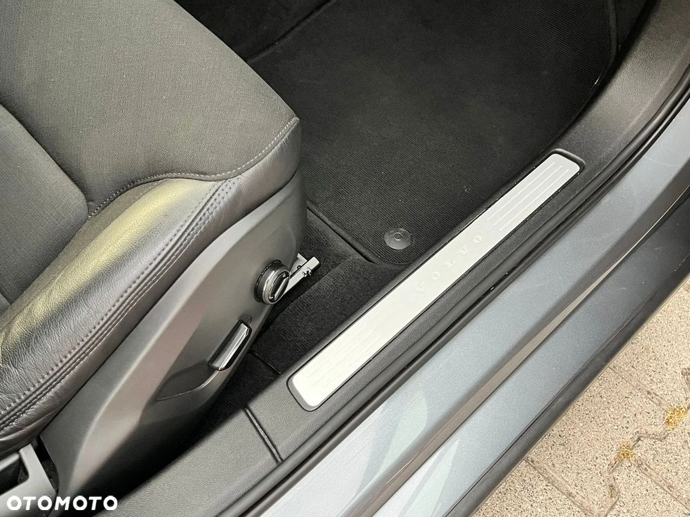 Volvo V60 D4 Momentum Pro - 21