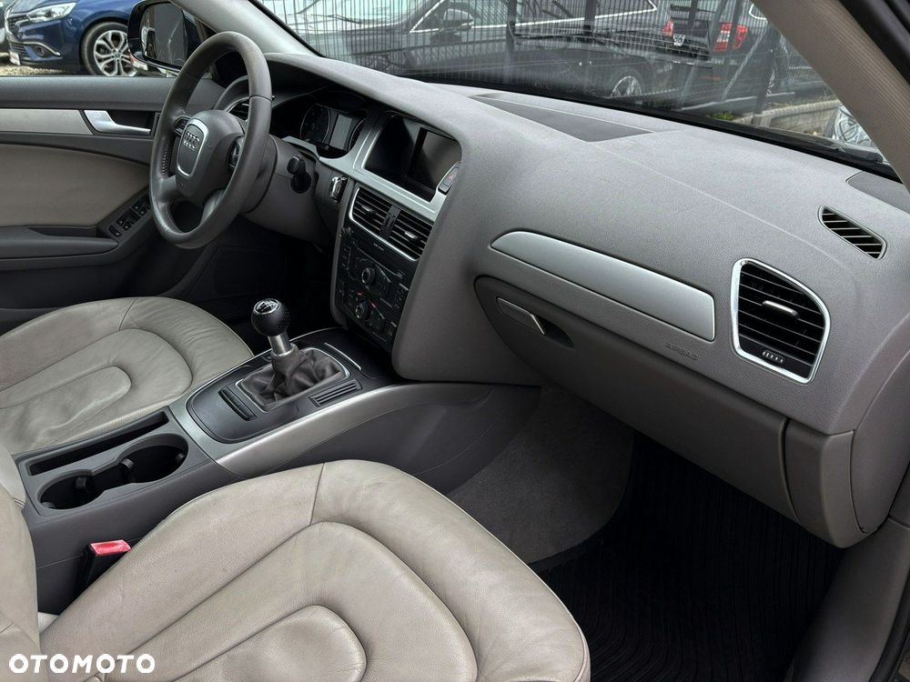 Audi A4 Avant 2.0 TDI DPF Ambiente - 28