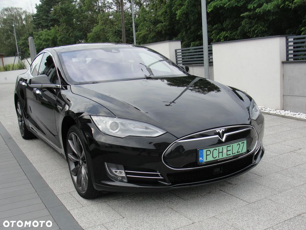 Tesla Model S - 4