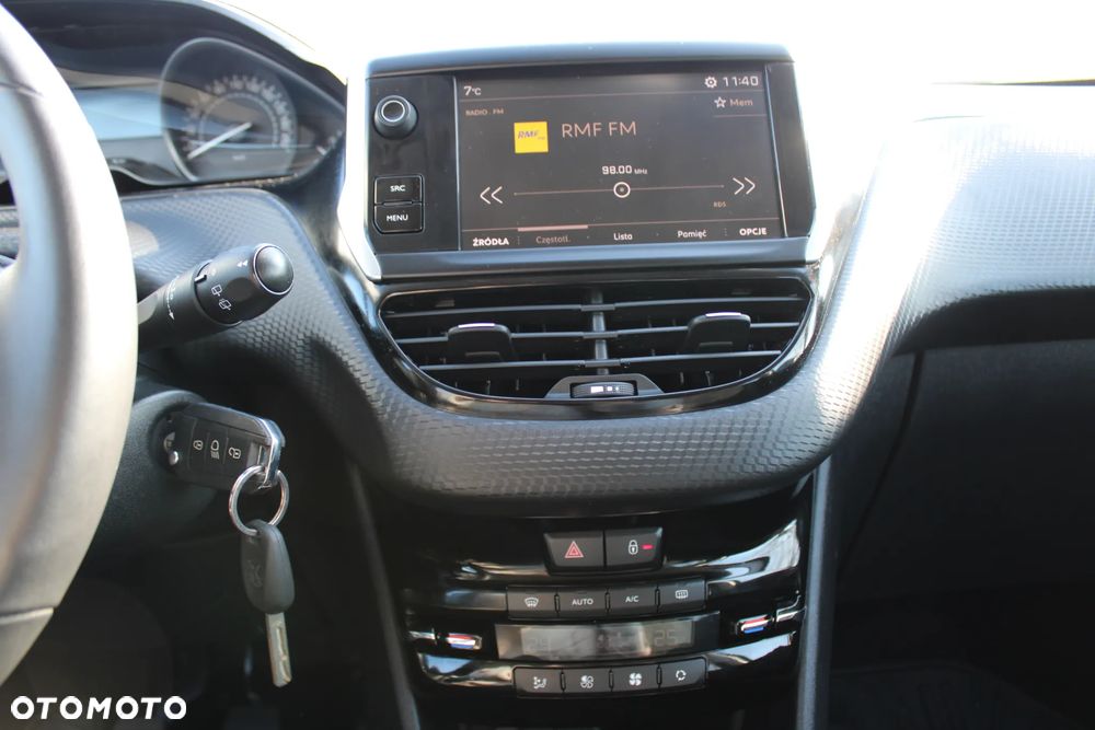 Peugeot 2008 1.2 Pure Tech Style - 12
