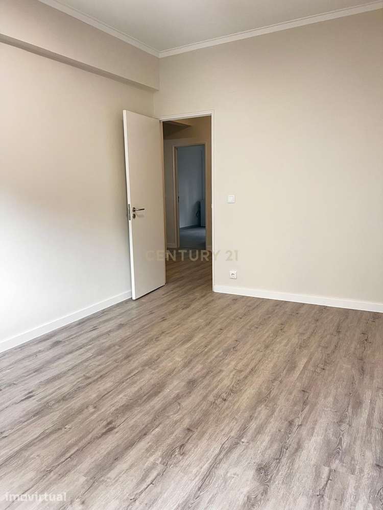 Apartamento T1, RC, totalmente remodelado no Olival Basto - Grande imagem: 3/13