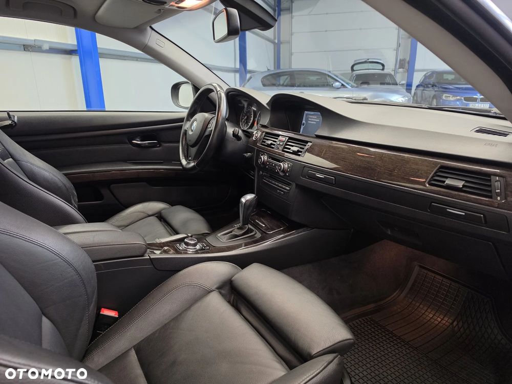 BMW Seria 3 320d Edition Exclusive - 29