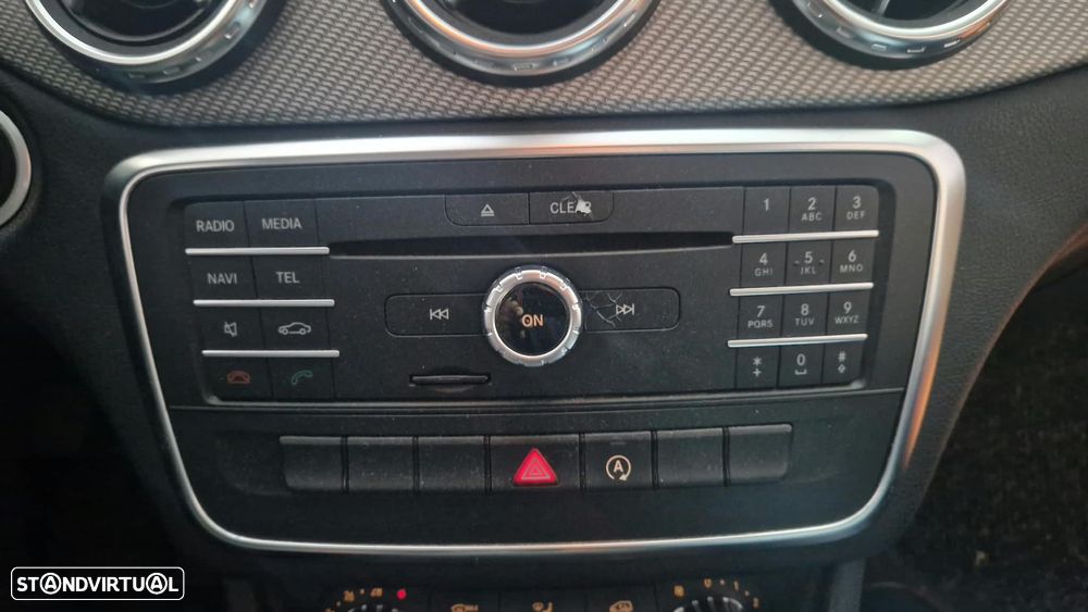 Mercedes-Benz GLA 180 - 9