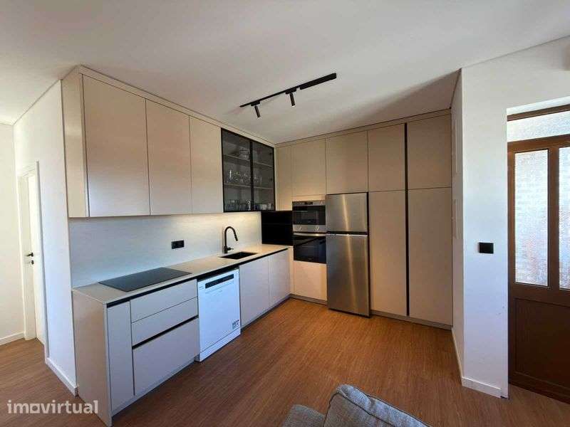 Apartamento T1 Mobilado com Garagem - Grande imagem: 5/10