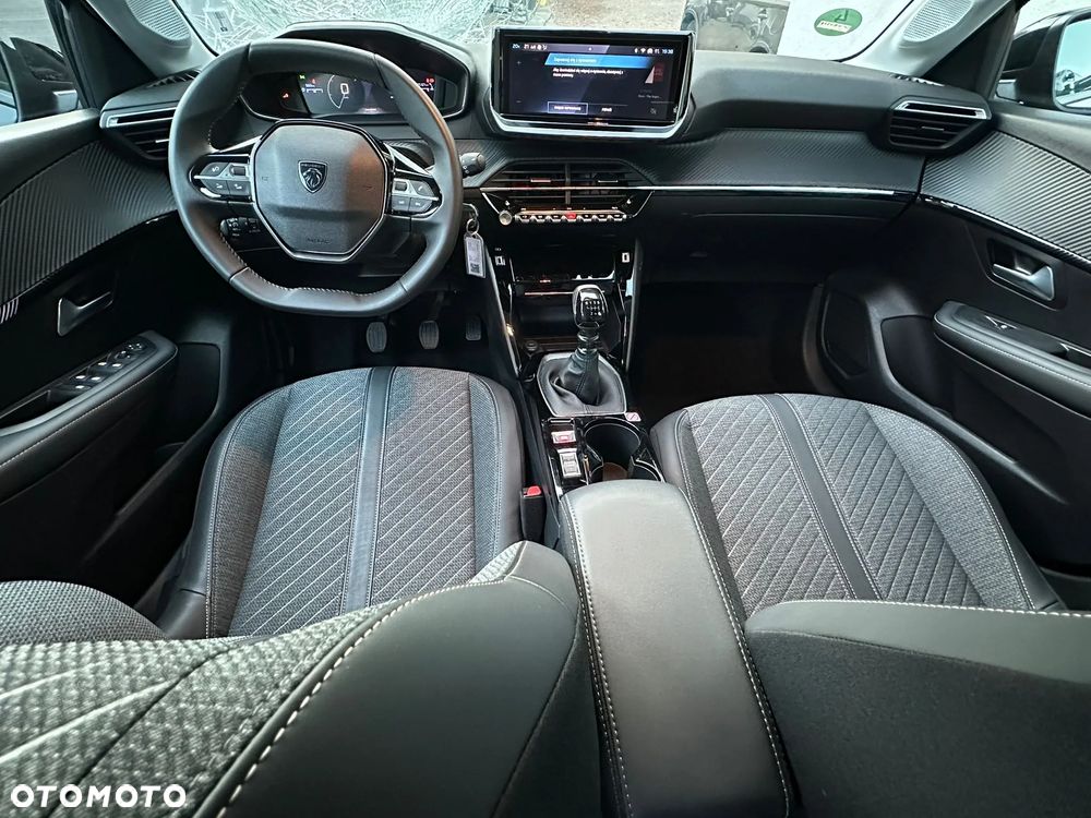 Peugeot 208 - 15