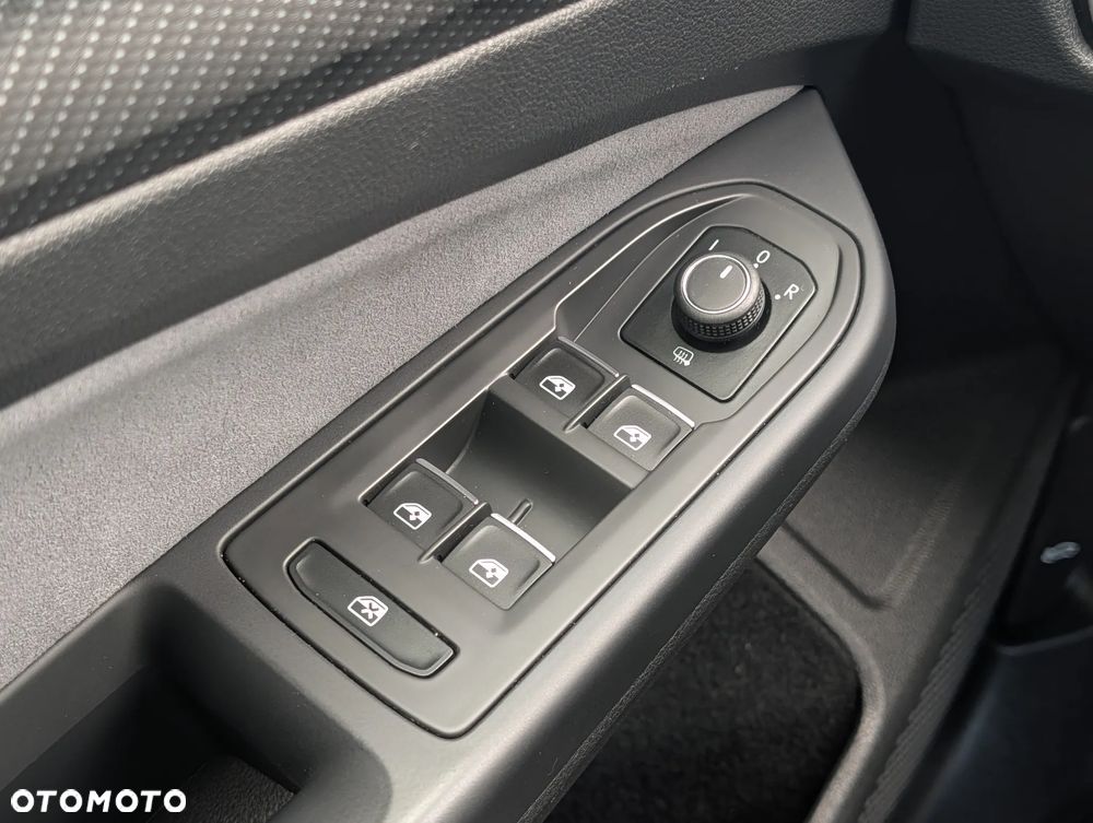 Volkswagen Golf 1.5 eTSI OPF DSG R-Line - 25