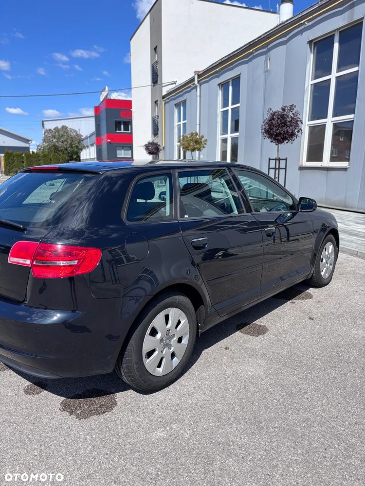 Audi A3 Sportback 1.6 TDI DPF Ambiente - 4