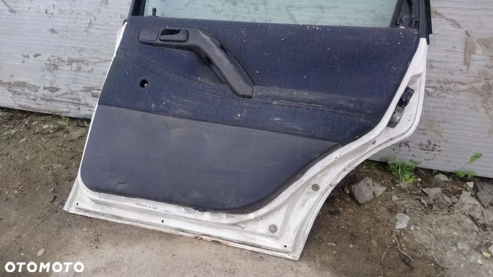 DRZWI PASSAT B4 PRAWY TYŁ - 3