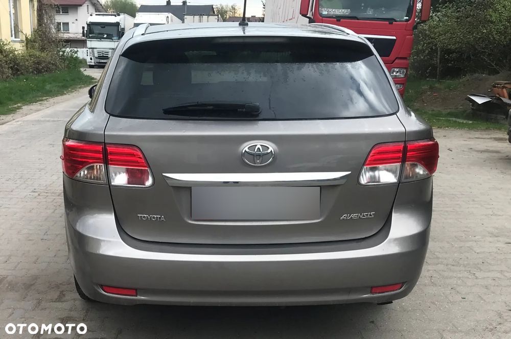 Toyota Avensis - 12