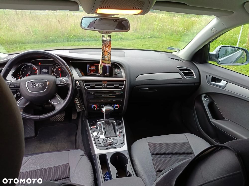 Audi A4 Limousine - 8