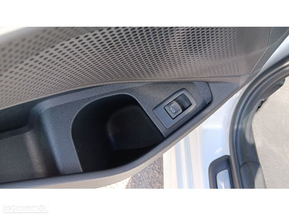 BMW 318 d Touring Auto - 10