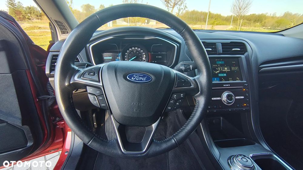 Ford Fusion 2.0 EcoBoost Titanium - 25