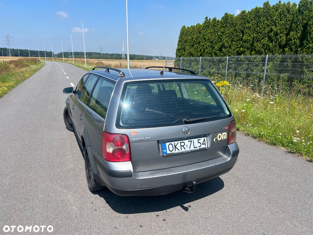 Volkswagen Passat 1.9 TDI Trendline - 4