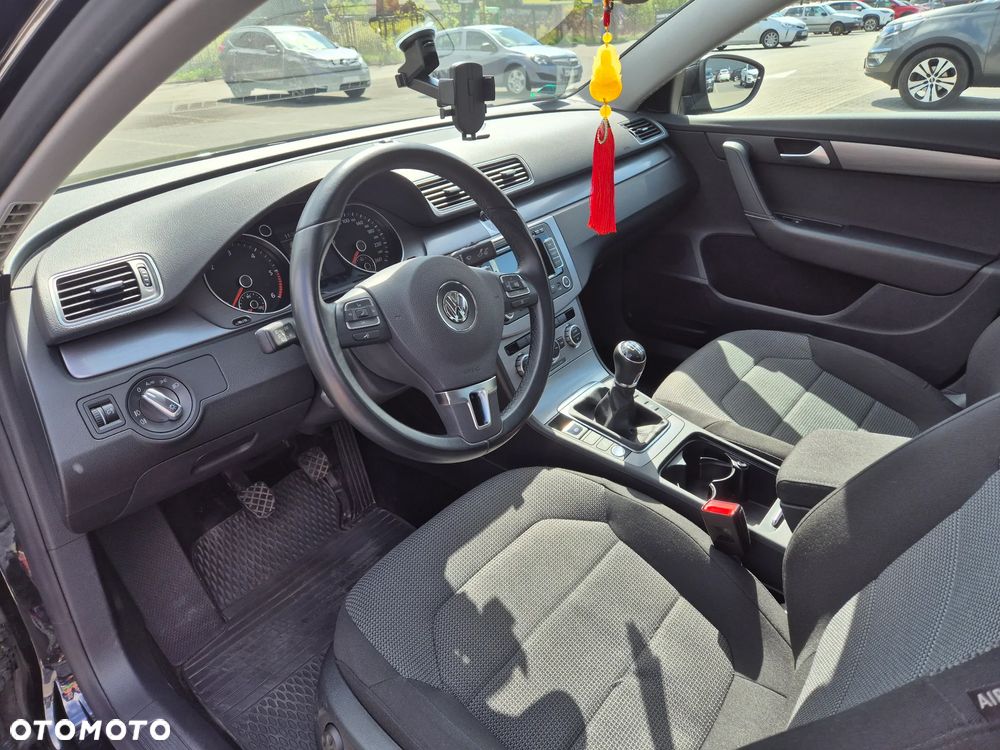 Volkswagen Passat 2.0 TDI Comfortline - 8