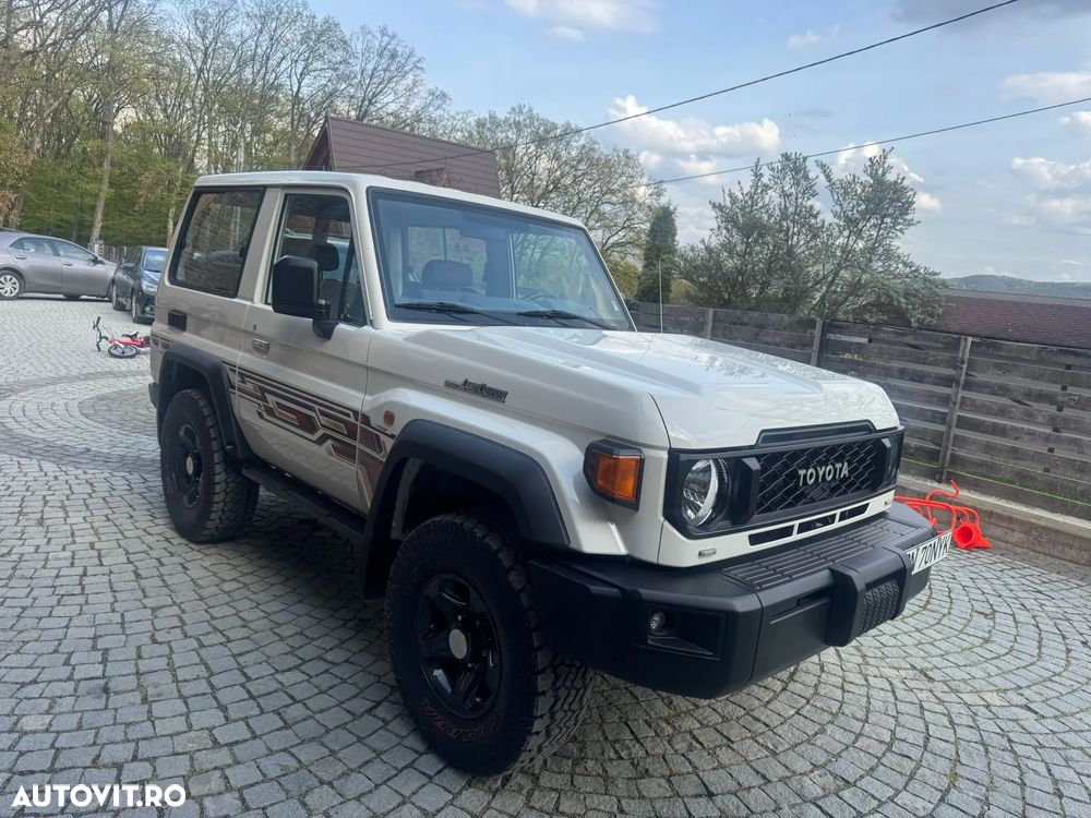 Toyota LANDCRUISER - 1