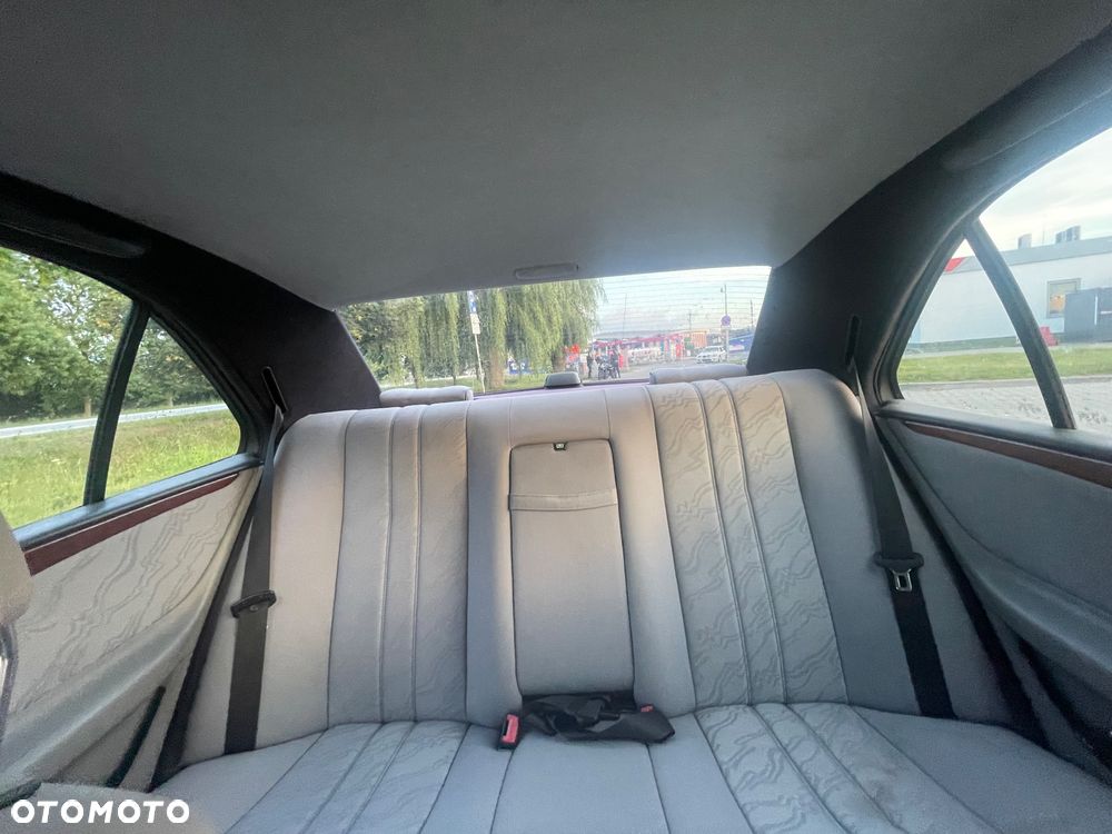 Mercedes-Benz Klasa E 240 Classic - 22