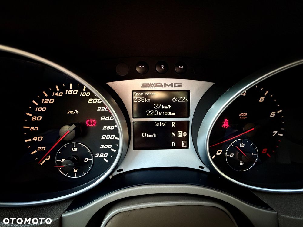 Mercedes-Benz ML 63 AMG 4Matic 7G-TRONIC - 39