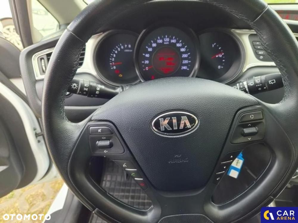 Kia Ceed - 34