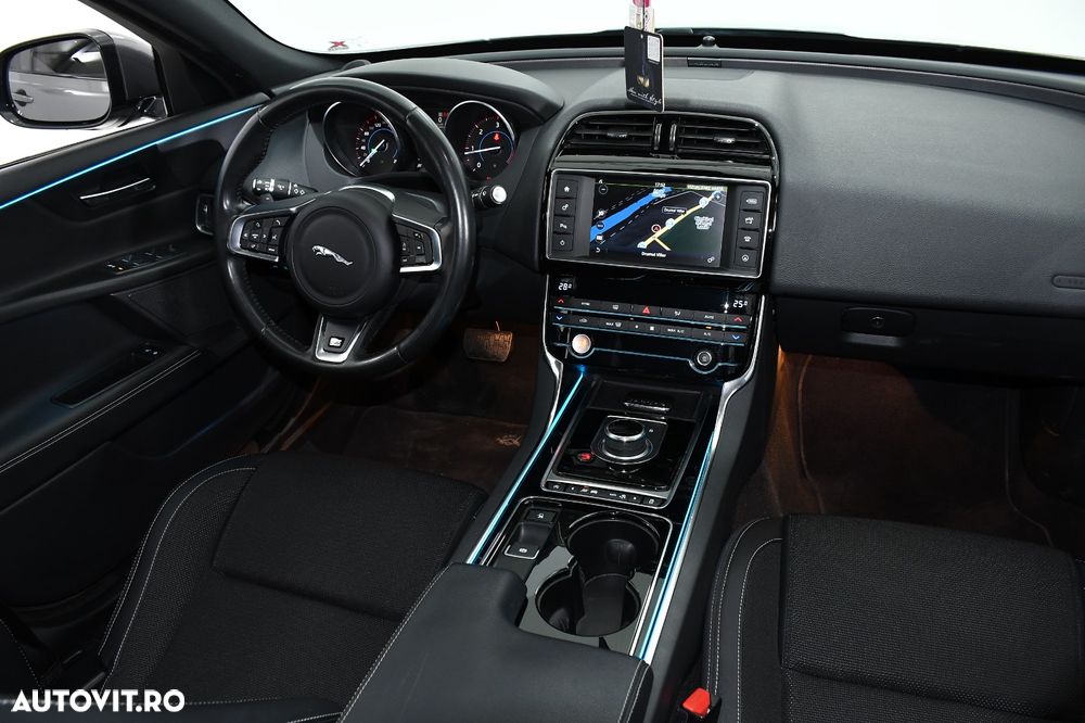 Jaguar XE 20d AWD Aut. R-Sport - 4