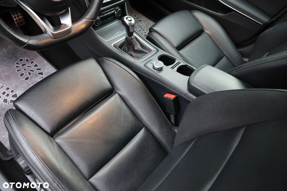 Mercedes-Benz CLA 180 d AMG Line - 13