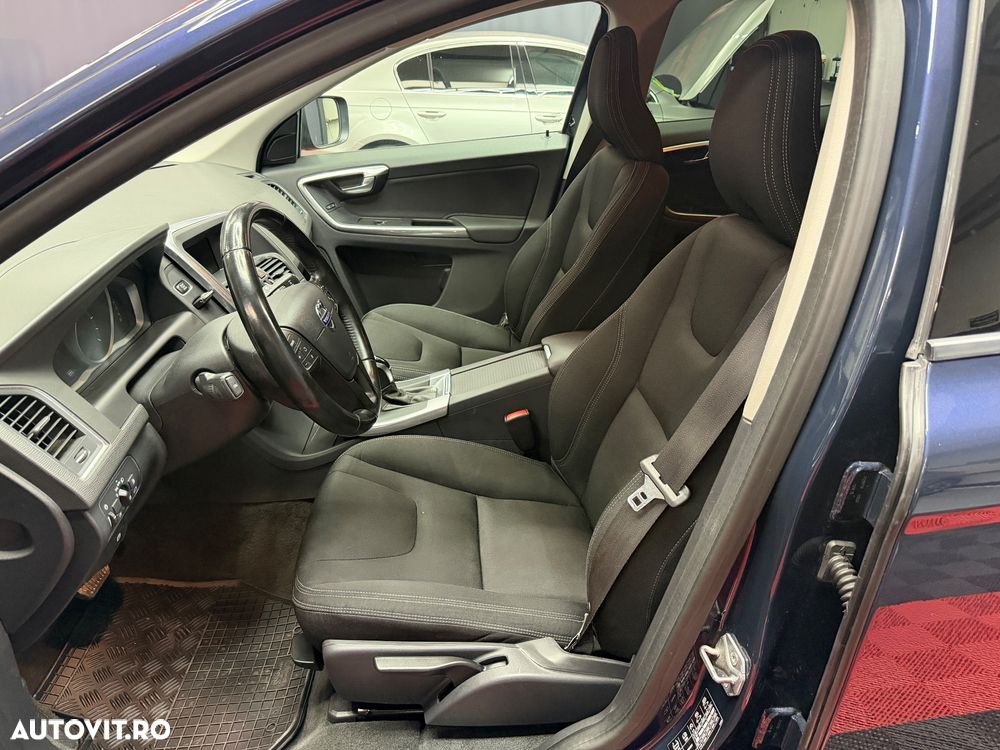 Volvo XC 60 D4AWD Momentum - 10