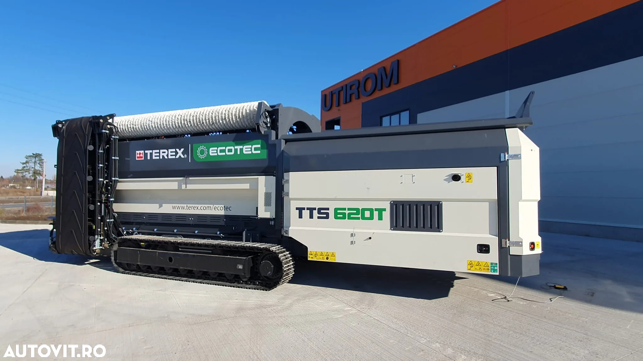 Terex CIUR MOBIL PE SENILE CU 2 BENZI - 5.5 m3, lungime tambur 5.5m, masa operationala 24t - buncar alimentare 4x1.8m - capacitate procesare - motor CAT 137HP - produs in Irlanda - garantie 12 luni - posibilitate leasing - PROMOTIE 245.000 EUR + TVA - 3