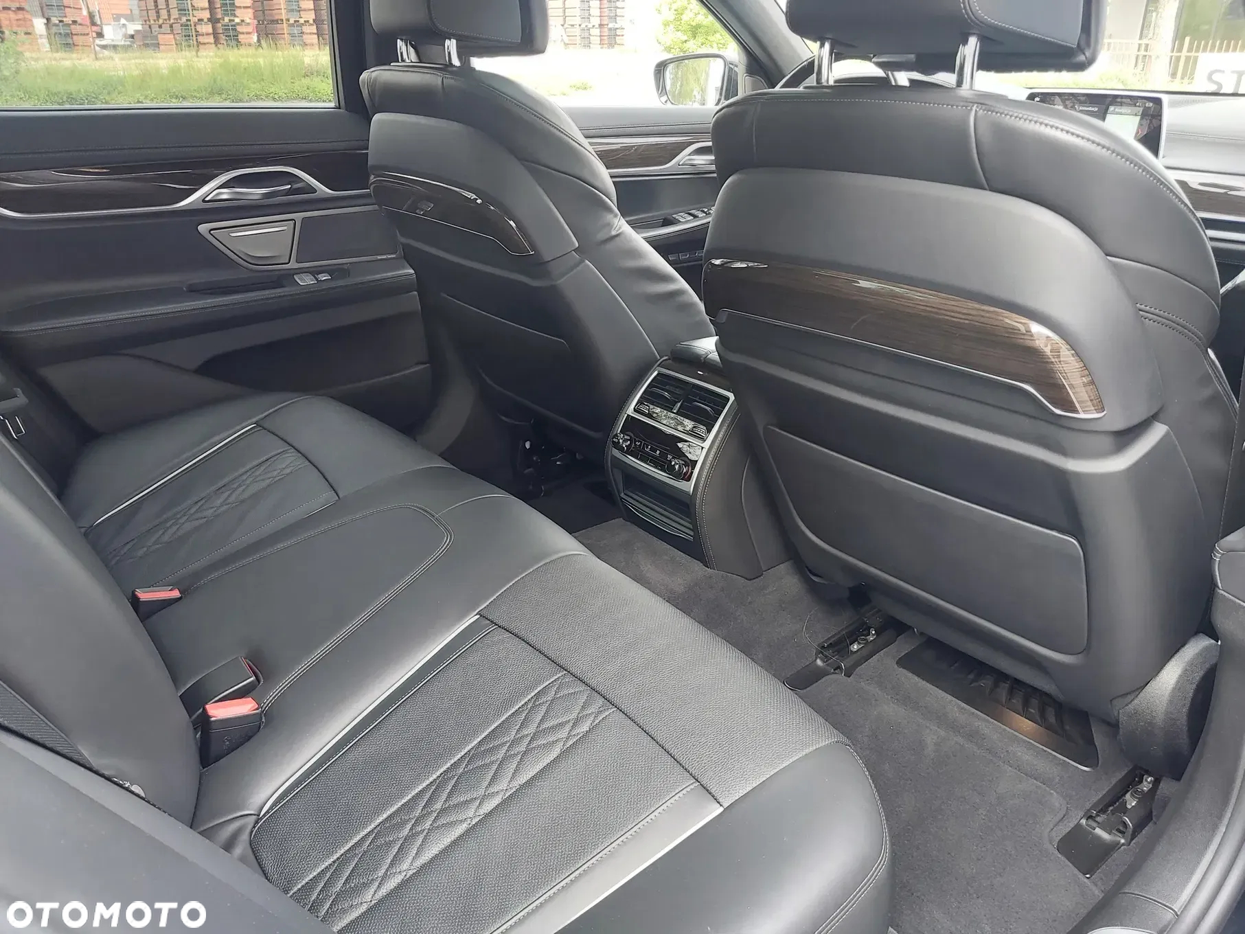 BMW Seria 7 750i xDrive - 25