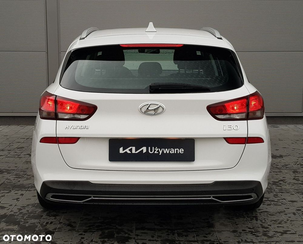 Hyundai i30 1.5 DPI Classic + - 10