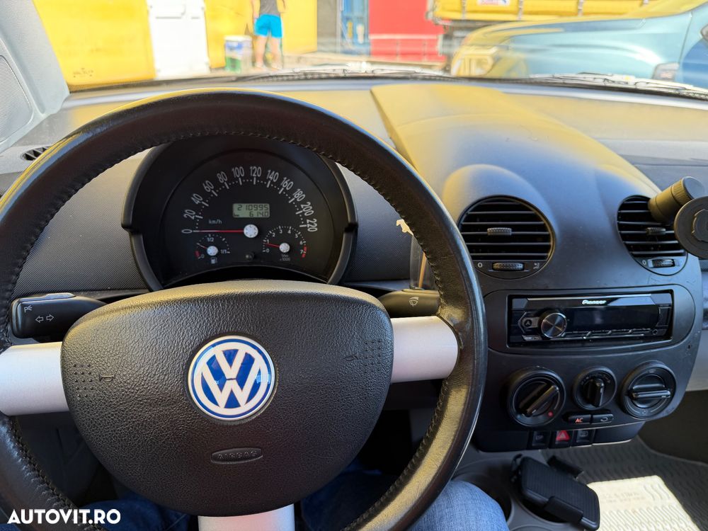 Volkswagen New Beetle - 5