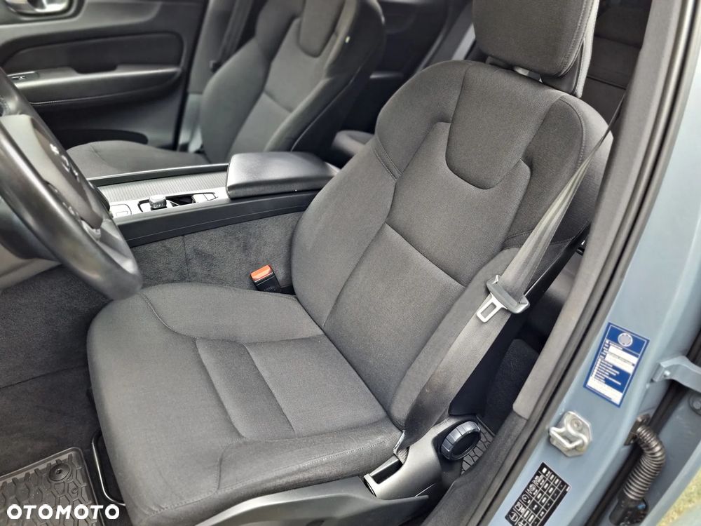 Volvo XC 60 B4 D AWD Geartronic Momentum Pro - 22